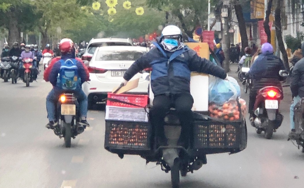 Nguy cơ mất an toàn giao thông do ý thức  của người tham gia giao thông